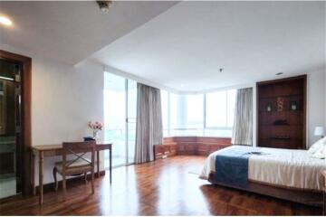 For rent spacious 2 bedrooms in  Narathiwas Soi 7 Sathorn BTS Chongnonsi