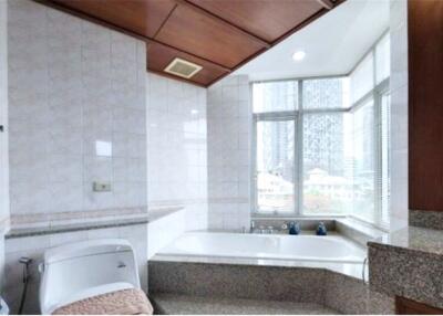 For rent spacious 2 bedrooms in  Narathiwas Soi 7 Sathorn BTS Chongnonsi