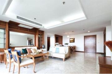 For rent spacious 2 bedrooms in  Narathiwas Soi 7 Sathorn BTS Chongnonsi