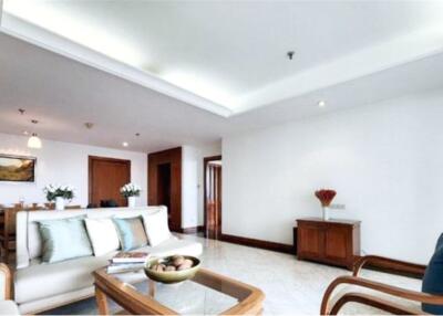 For rent spacious 2 bedrooms in  Narathiwas Soi 7 Sathorn BTS Chongnonsi