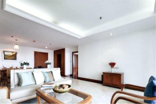 For rent spacious 2 bedrooms in  Narathiwas Soi 7 Sathorn BTS Chongnonsi