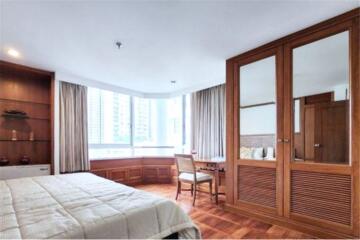 For rent spacious 2 bedrooms in  Narathiwas Soi 7 Sathorn BTS Chongnonsi