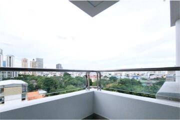 For rent spacious 2 bedrooms in  Narathiwas Soi 7 Sathorn BTS Chongnonsi