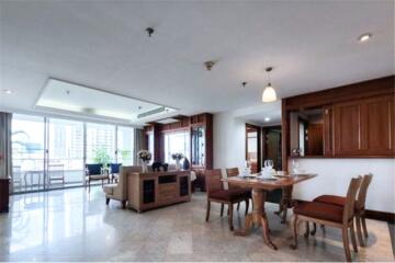 For rent spacious 2 bedrooms in  Narathiwas Soi 7 Sathorn BTS Chongnonsi