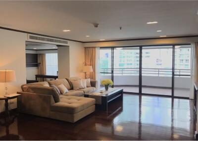 Big Spacious Apartment For Rent in Sukhumvit 16 - 920071001-11034