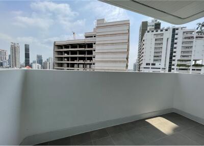 Renovated 4 bedroom unit for rent closed to Asoke - 920071001-11450