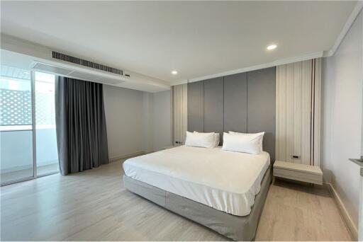 Renovated 4 bedroom unit for rent closed to Asoke