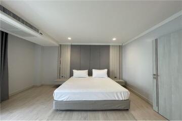 Renovated 4 bedroom unit for rent closed to Asoke