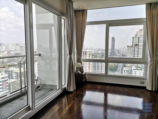 [Property ID: 100-113-25298] 3 Bedrooms 4 Bathrooms Size 277Sqm At The Height for Sale 59000000 THB