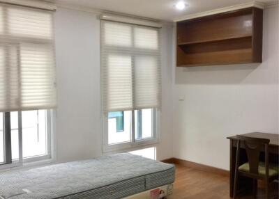 [Property ID: 100-113-26159] 3 Bedrooms 3 Bathrooms Size 140Sqm At Wattana Suite for Sale 12000000 THB