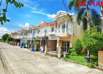 120 Sqm., 3 Beds, 2 Baths Townhouse listed for ฿ 2,290,000.