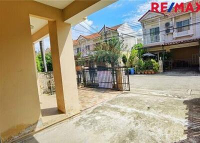 120 Sqm., 3 Beds, 2 Baths Townhouse listed for ฿ 2,290,000.