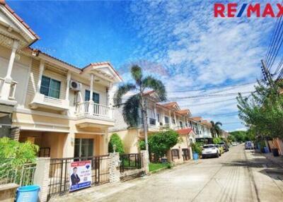 120 Sqm., 3 Beds, 2 Baths Townhouse listed for ฿ 2,290,000.