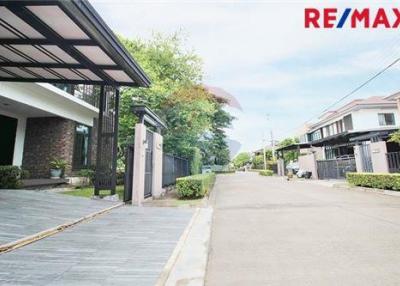 236 Sqm., 4 Beds, 5 Baths Townhouse listed for ฿ 13,000,000.