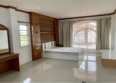 256 Sqm., 4 Beds House listed for ฿ 3,450,000.