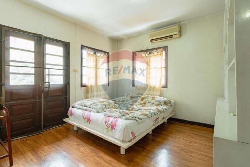 350 Sqm., 5 Beds, 3 Baths Townhouse listed for ฿ 10,990,000.