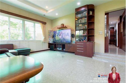 470 Sqm., 5 Beds, 5 Baths House listed for ฿ 23,000,000.