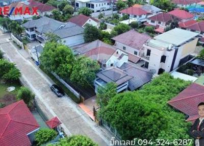 400 Sqm., 4 Beds, 3 Baths Townhouse listed for ฿ 13,150,000.