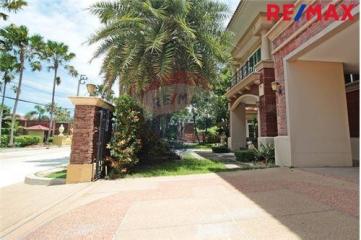 2 Sqm., 4 Beds, 5 Baths Townhouse listed for ฿ 26,000,000.