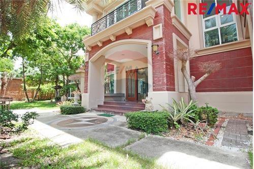 2 Sqm., 4 Beds, 5 Baths Townhouse listed for ฿ 26,000,000.
