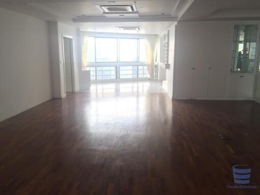 [Property ID: 100-113-22895] 3 Bedrooms 4 Bathrooms Size 260Sqm At President Park Sukhumvit 24 for Rent 77000 THB