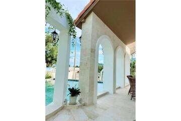 Tuscan Designed Pool Villa in Lamai ,Splendid area