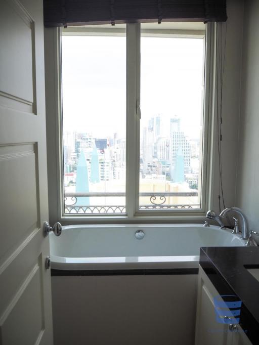 Royce Private Residence Sukhumvit 31 2 Bedroom 2 Bathroom For Rent