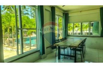 Two Story Townhouse Near The Beach In Taling Ngam