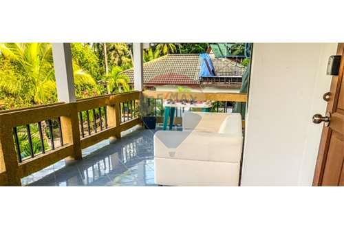 Two Story Townhouse Near The Beach In Taling Ngam