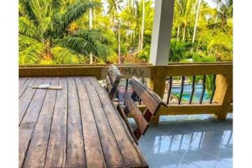 Two Story Townhouse Near The Beach In Taling Ngam