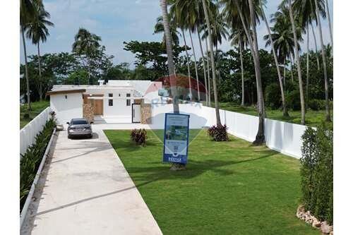 Luxury 3 Bedroom Beachfront villa