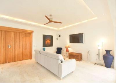 Luxury 3 Bedroom Beachfront villa - 920121061-11