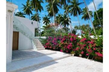 Luxury 3 Bedroom Beachfront villa