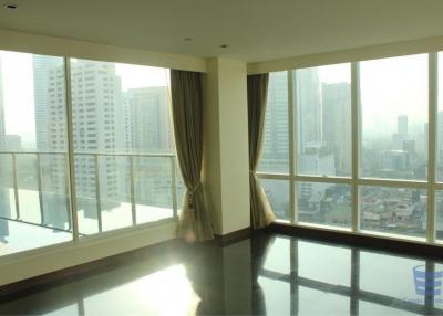 [Property ID: 100-113-22391] 3 Bedrooms 4 Bathrooms Size 345Sqm At Le Raffine Jambunuda Sukhumvit 31 for Rent 180000 THB