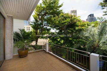 [Property ID: 100-113-21245] 3 Bedrooms 3 Bathrooms Size 205Sqm At ＠ Sukhumvit 24 Home for Rent 90000 THB