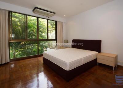 [Property ID: 100-113-21245] 3 Bedrooms 3 Bathrooms Size 205Sqm At ＠ Sukhumvit 24 Home for Rent 90000 THB