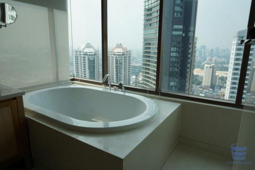 [Property ID: 100-113-20997] 3 Bedrooms 4 Bathrooms Size 161Sqm At The Emporio Place for Sale 31000000 THB