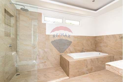 175 Sqm., 2 Beds, 2 Baths House listed for ฿ 12,500,000.