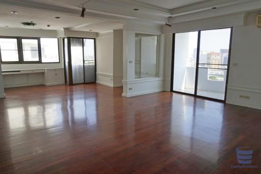 [Property ID: 100-113-20608] 3 Bedrooms 4 Bathrooms Size 371Sqm At Modern Town for Sale 16000000 THB