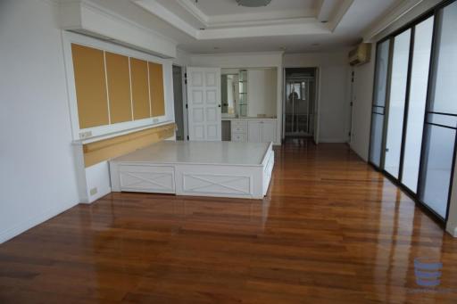 [Property ID: 100-113-20608] 3 Bedrooms 4 Bathrooms Size 371Sqm At Modern Town for Sale 16000000 THB