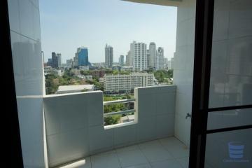 [Property ID: 100-113-20608] 3 Bedrooms 4 Bathrooms Size 371Sqm At Modern Town for Sale 16000000 THB