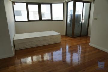 [Property ID: 100-113-20608] 3 Bedrooms 4 Bathrooms Size 371Sqm At Modern Town for Sale 16000000 THB