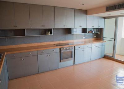 [Property ID: 100-113-20330] 4 Bedrooms 5 Bathrooms Size 474Sqm At Baan Sukhumvit for Sale 35000000 THB