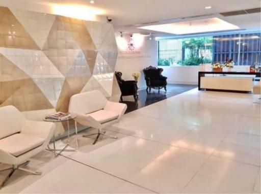 Collezio Sathorn-Pipat Condo