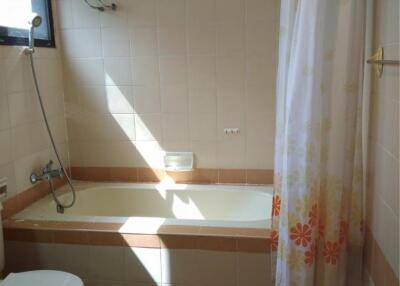 [Property ID: 100-113-26433] 3 Bedrooms 3 Bathrooms Size 160Sqm At Super Mansion Sukhumvit 39 for Rent 35000 THB