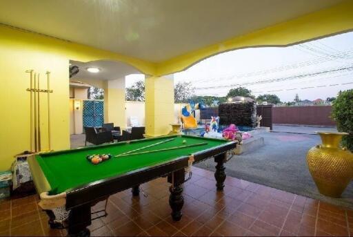 Pool Villa with 4 Bedrooms in Jomtien