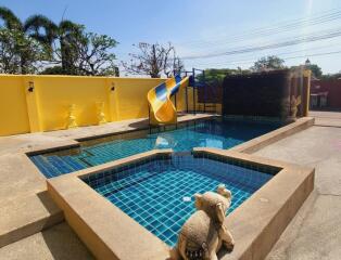 Pool Villa with 4 Bedrooms in Jomtien