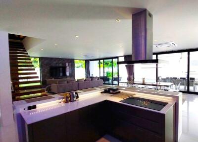 Modern House on Pratamnak Hill Pattaya