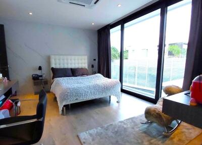 Modern Brand new home on Pratamnak Hill Pattaya