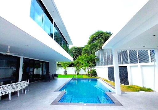 Modern Brand new home on Pratamnak Hill Pattaya